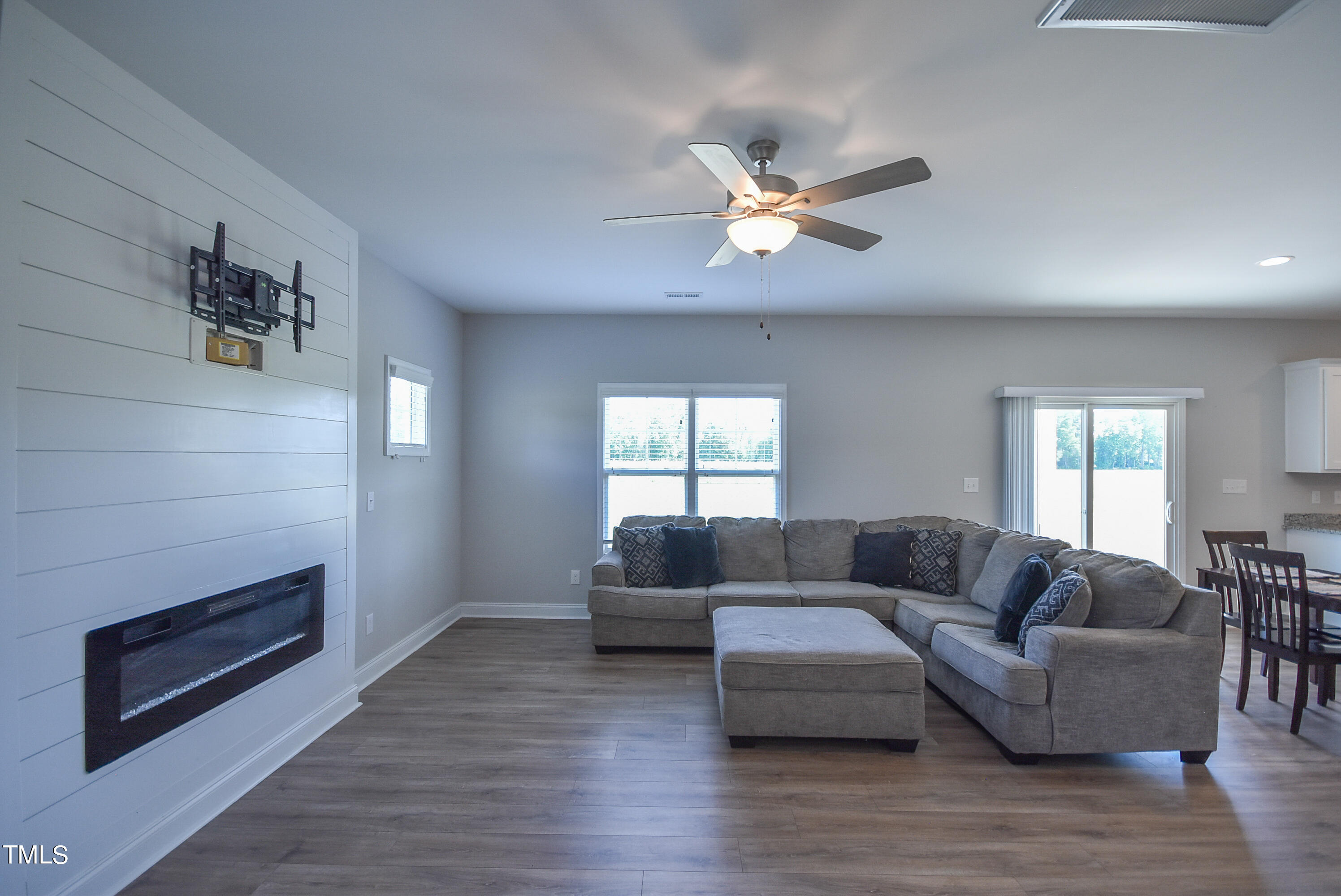 2102 Josey Williams Road Erwin, NC 28339 - Photo 5 of 31 Living Room