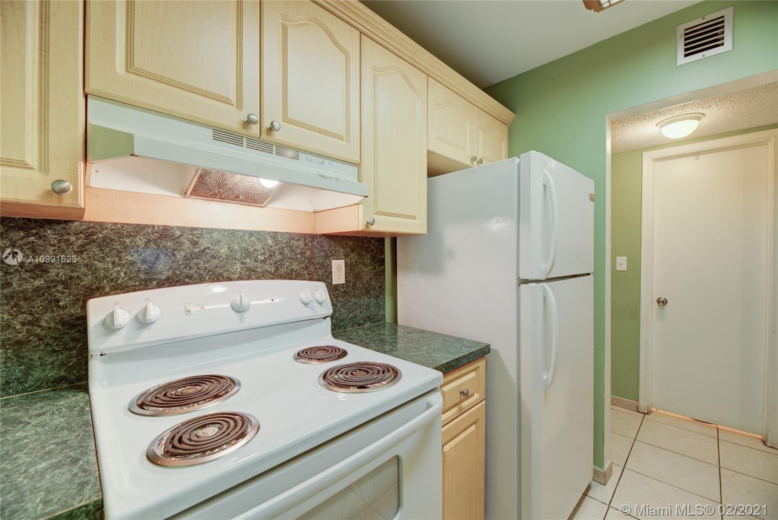 9227 Southwest 87th Avenue, Unit B5 Miami, FL 33176 - Photo 11 of 22
