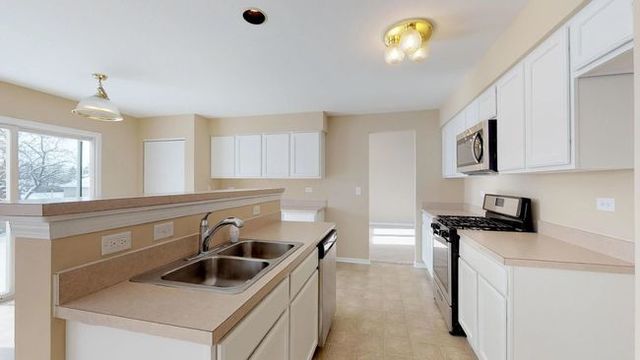 8 Wright Court Lake In The Hills, IL 60156 - Photo 10 of 29