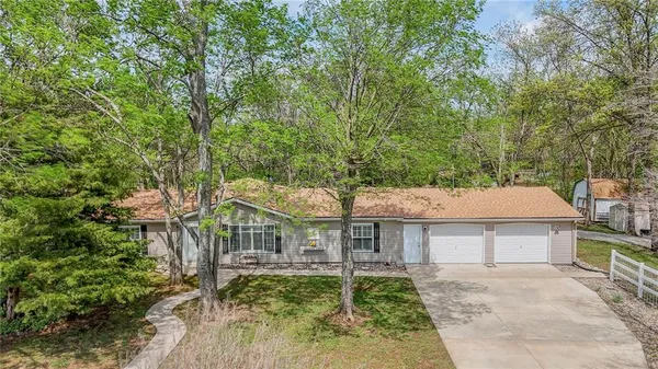 $325,000 | 9 Poplar Lane, Linn Valley, KS 66040