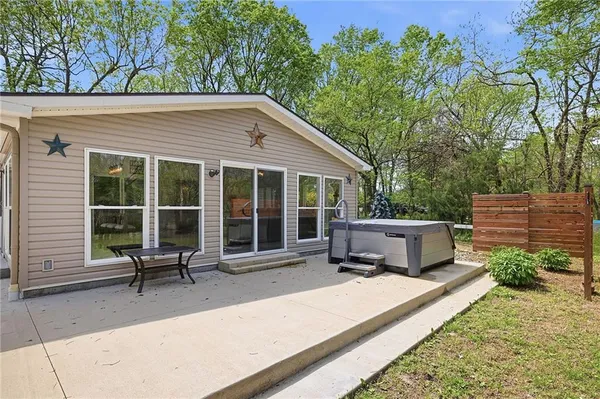 $325,000 | 9 Poplar Lane, Linn Valley, KS 66040