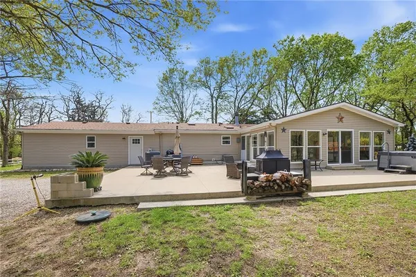 $325,000 | 9 Poplar Lane, Linn Valley, KS 66040