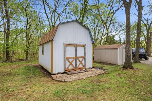 $325,000 | 9 Poplar Lane, Linn Valley, KS 66040
