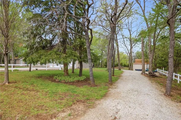 $325,000 | 9 Poplar Lane, Linn Valley, KS 66040