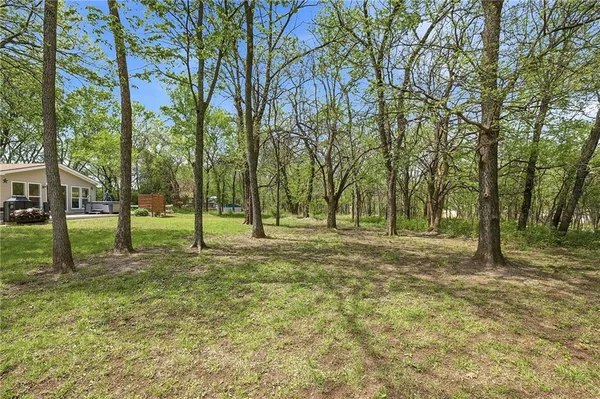 $325,000 | 9 Poplar Lane, Linn Valley, KS 66040