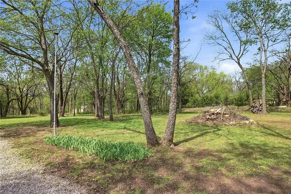 $325,000 | 9 Poplar Lane, Linn Valley, KS 66040