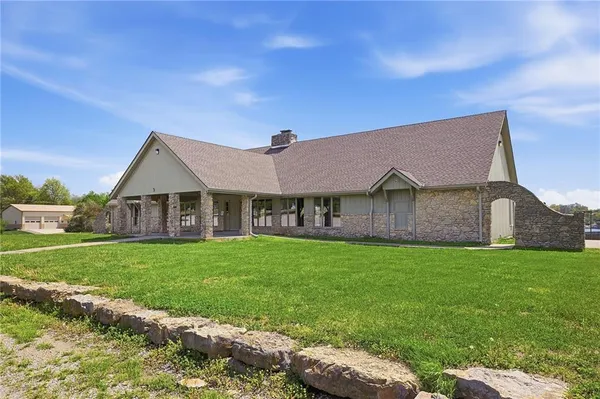 $325,000 | 9 Poplar Lane, Linn Valley, KS 66040