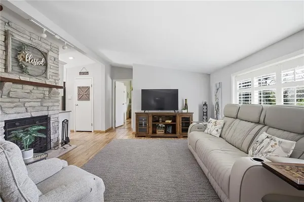 $325,000 | 9 Poplar Lane, Linn Valley, KS 66040