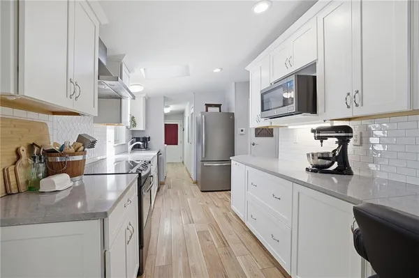 $325,000 | 9 Poplar Lane, Linn Valley, KS 66040