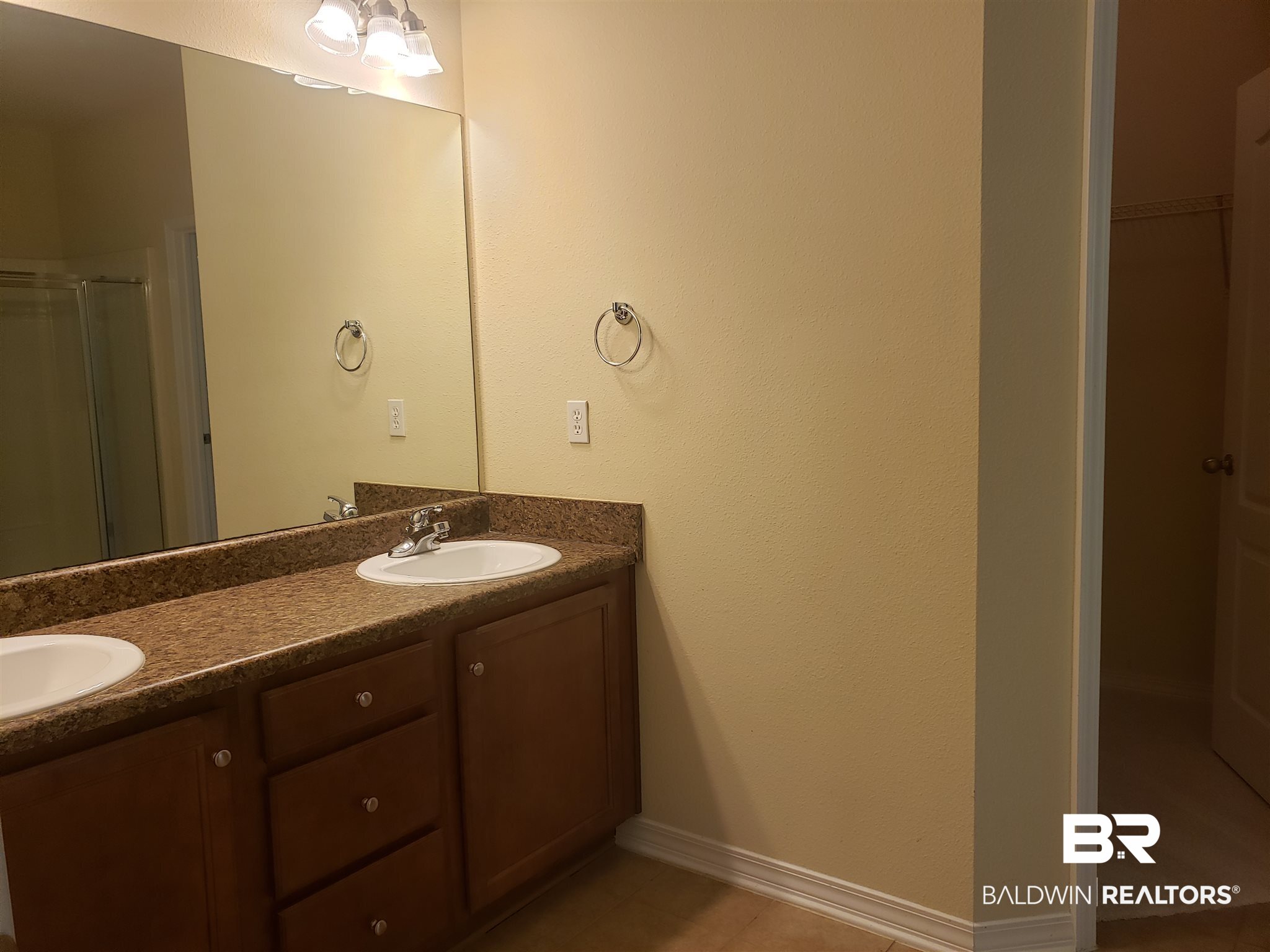 113 Durby Lane Foley, AL 36535 - Photo 15 of 32 Primary Bathroom