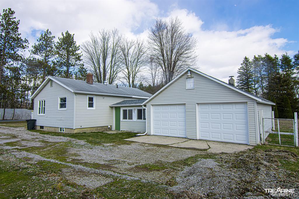 8910 Canada Road Birch Run, MI 48415 - Photo 2 of 9