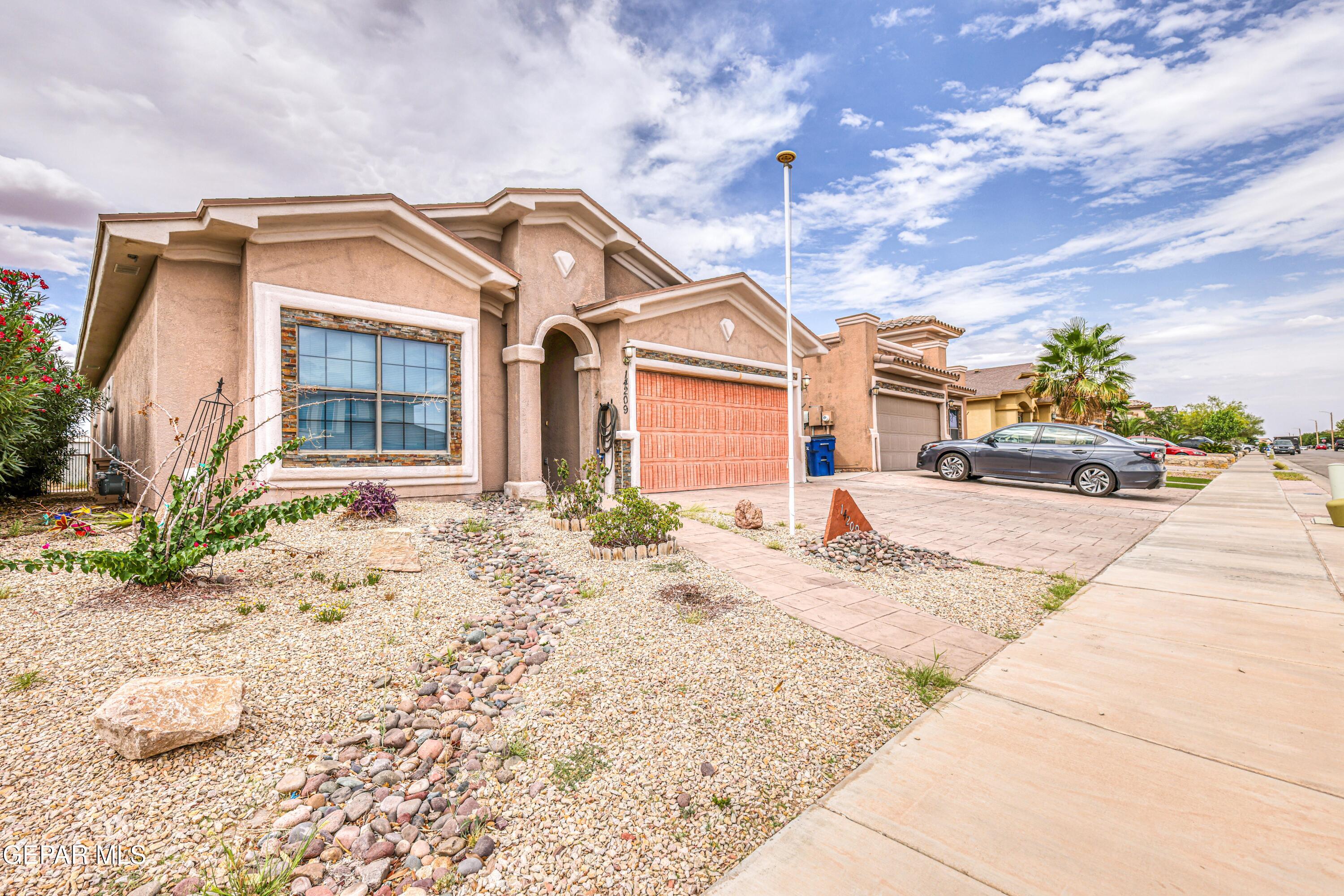 14209 Rattler Point Drive El Paso, TX 79938 - Photo 3 of 54 362A5418_HDR