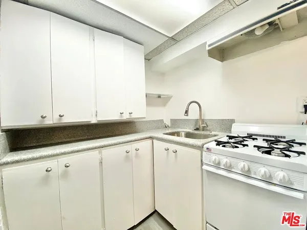 $2,300 | 332 15th Place, Unit LOWR, Manhattan Beach, CA 90266