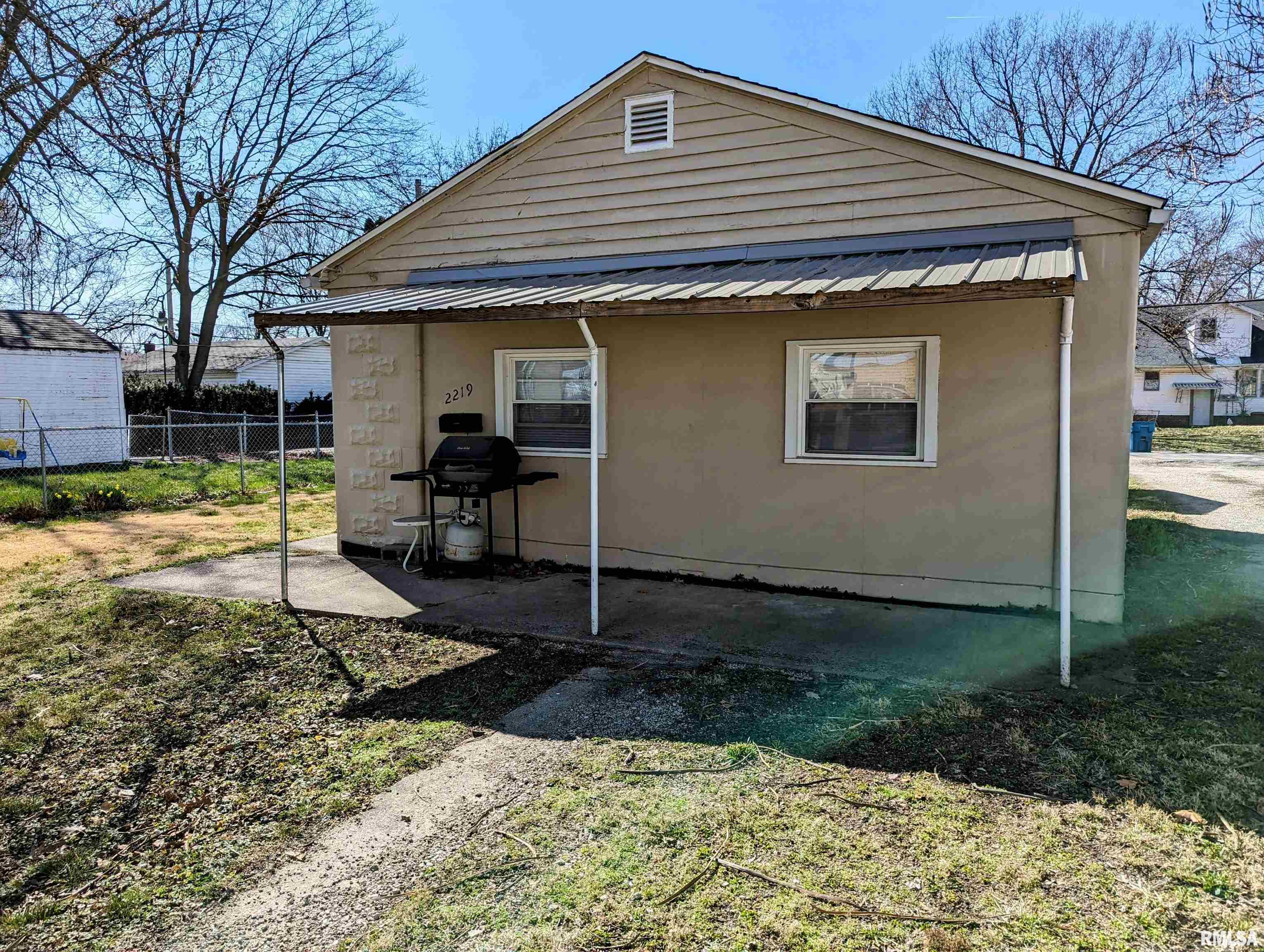 2219 South 6th Street Springfield, IL 62703 - Photo 1 of 15