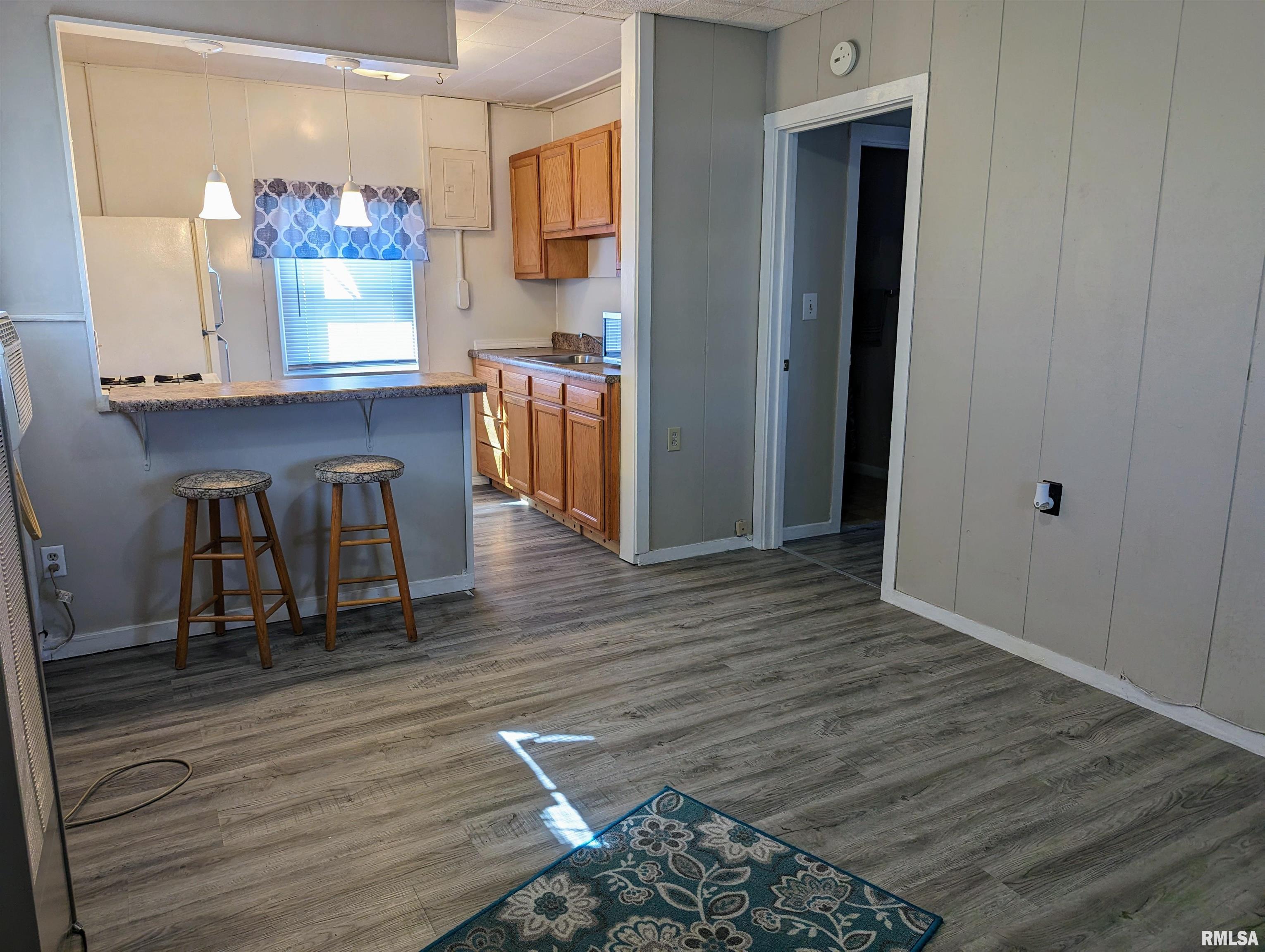 2219 South 6th Street Springfield, IL 62703 - Photo 2 of 15