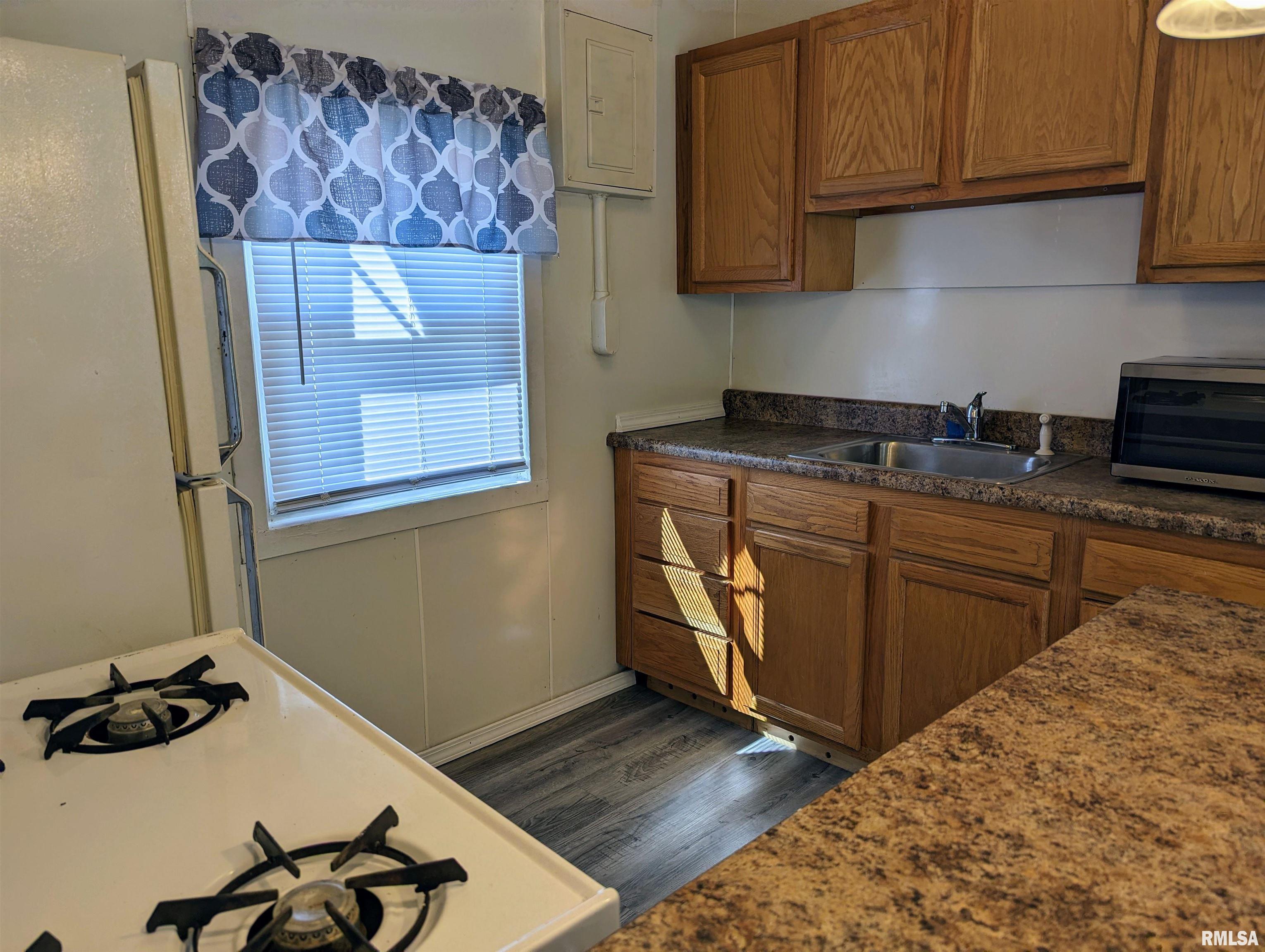 2219 South 6th Street Springfield, IL 62703 - Photo 4 of 15