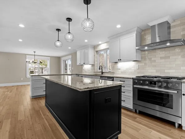 $1,075,000 | 4 Hazeltine Road, Upton, MA 01568