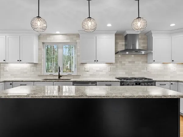 $1,075,000 | 4 Hazeltine Road, Upton, MA 01568