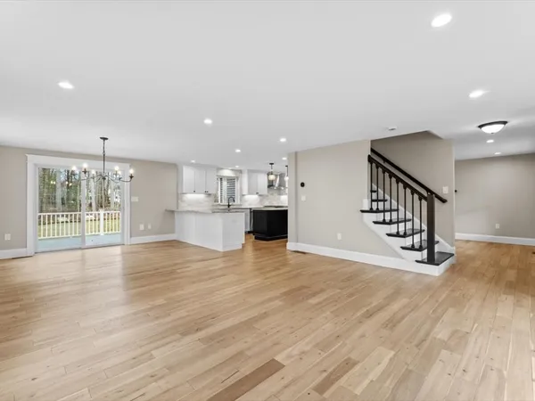 $1,075,000 | 4 Hazeltine Road, Upton, MA 01568