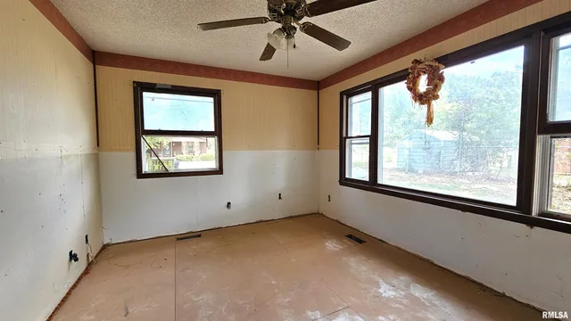 $59,500 | 518 Fife Street, Carrier Mills, IL 62917