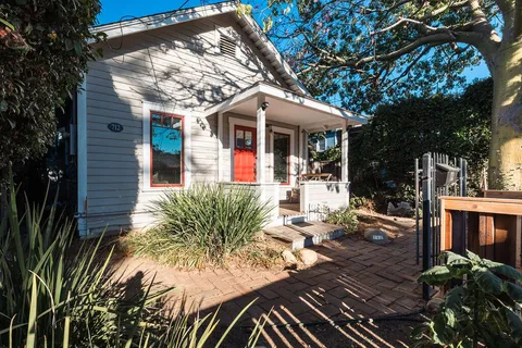 $999,300 | 712 Castillo Street, Santa Barbara, CA 93101