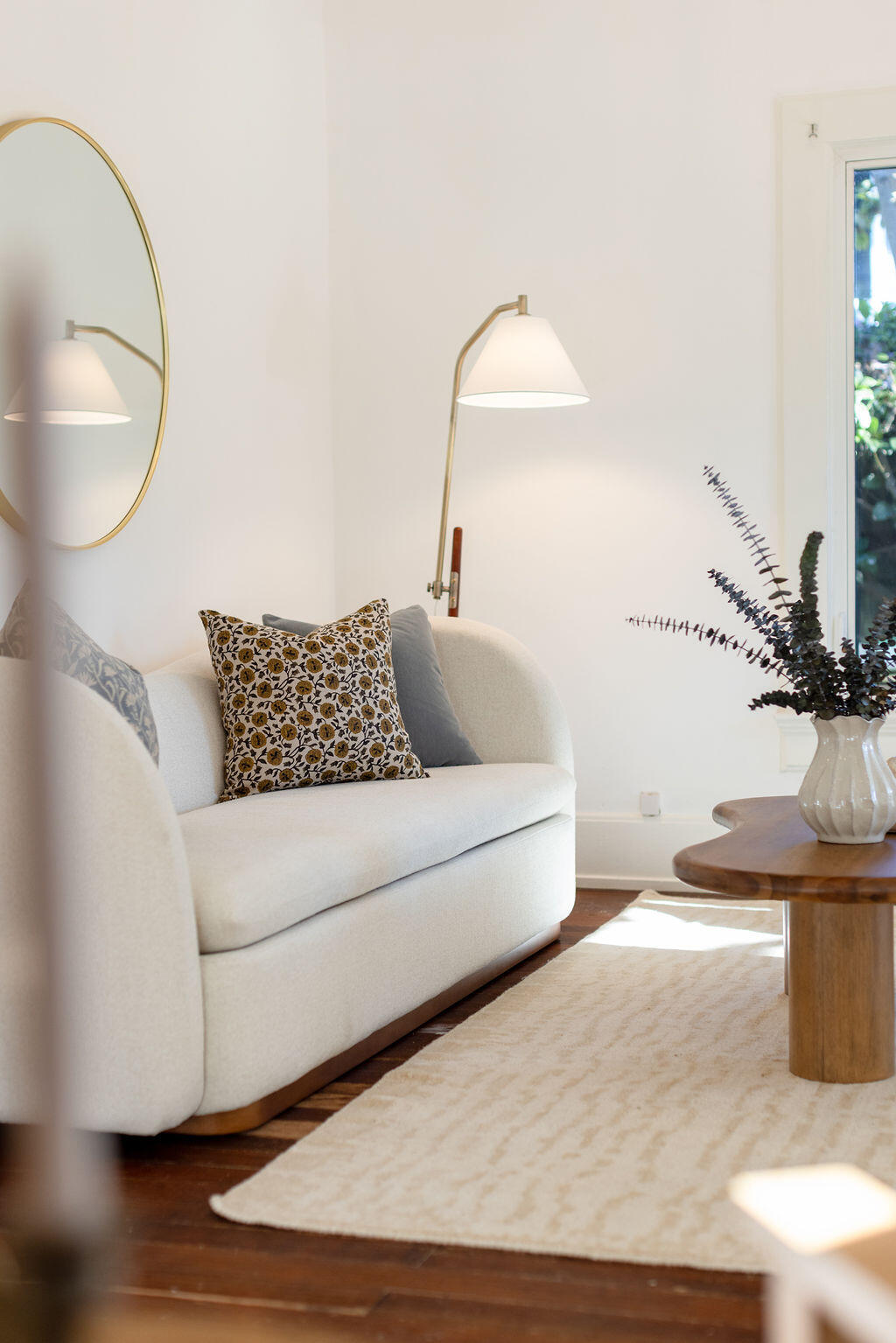 712 Castillo Street Santa Barbara, CA 93101 - Photo 20 of 28 a living room with a couch