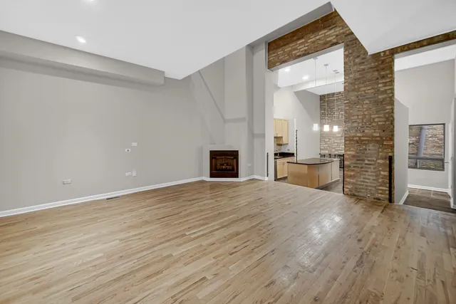 $5,500 | 1424 West Grand Avenue, Unit 2, Chicago, IL 60642