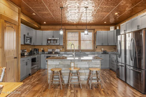 $2,650,000 | 986 Chestnut Drive, Gatlinburg, TN 37738