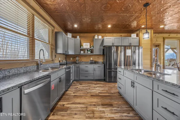 $2,650,000 | 986 Chestnut Drive, Gatlinburg, TN 37738