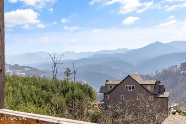 $2,650,000 | 986 Chestnut Drive, Gatlinburg, TN 37738