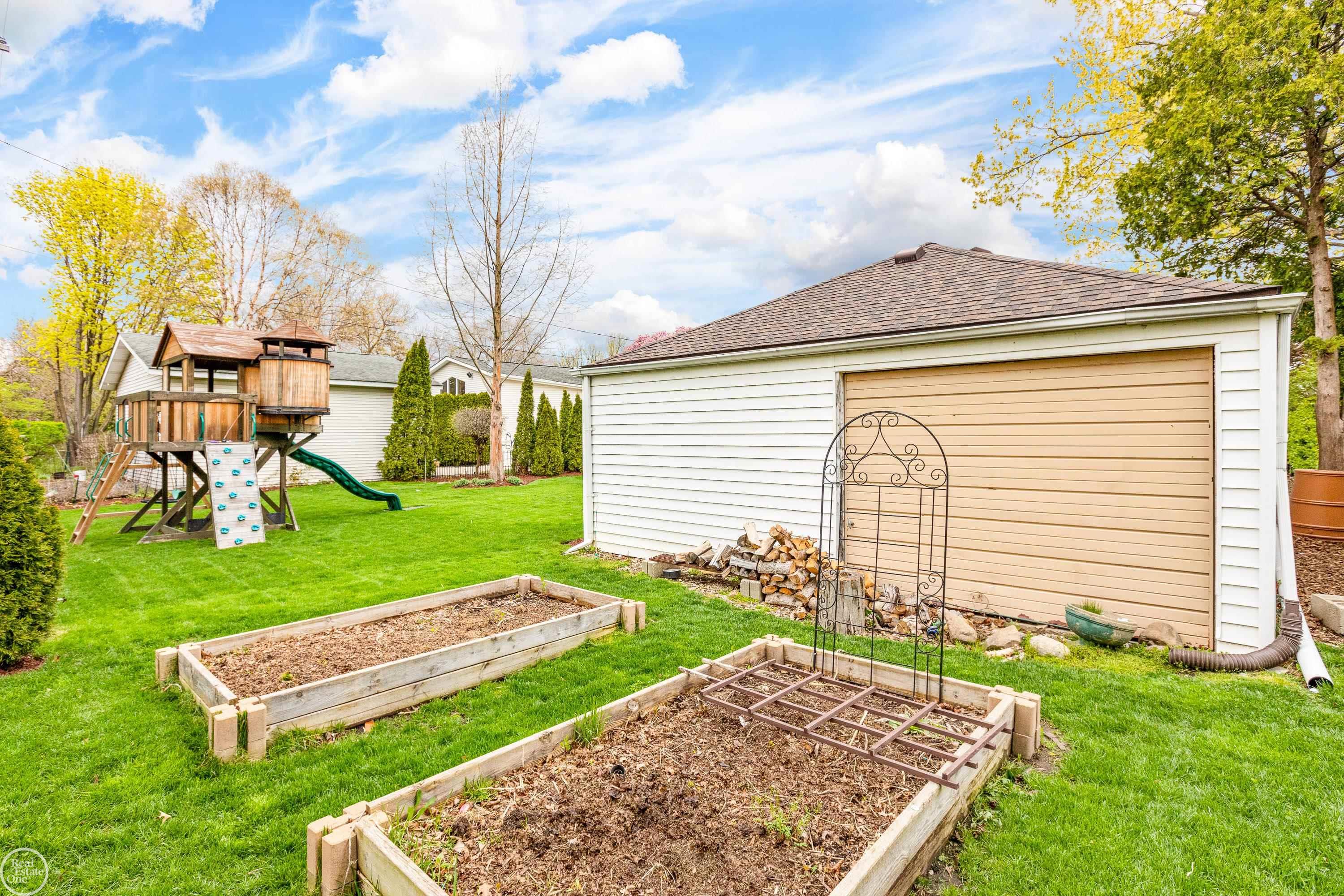 791 Roslyn Road Grosse Pointe, MI 48236 - Photo 49 of 57 50106857-48.JPG