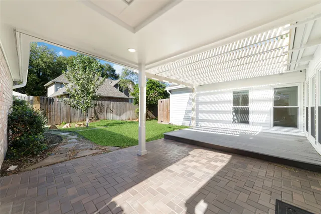 $325,000 | 6306 Castle Ln Drive, Houston, TX 77066