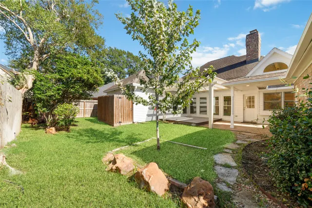 $325,000 | 6306 Castle Ln Drive, Houston, TX 77066