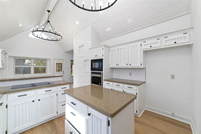 $325,000 | 6306 Castle Ln Drive, Houston, TX 77066