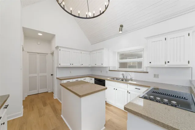 $325,000 | 6306 Castle Ln Drive, Houston, TX 77066