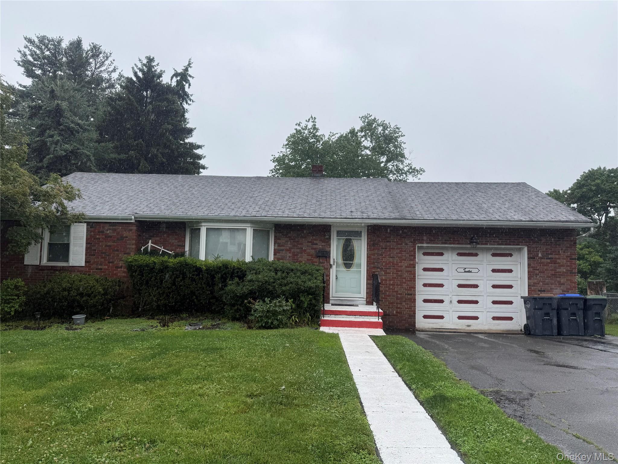 12 Heck Road Garnerville, NY 10923 - Photo 2 of 15