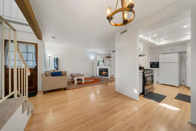 $3,250 | 13815 Johannesberg Drive, Unit 8, Poway, CA 92064