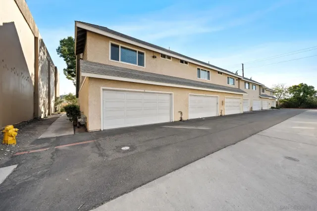 $3,250 | 13815 Johannesberg Drive, Unit 8, Poway, CA 92064