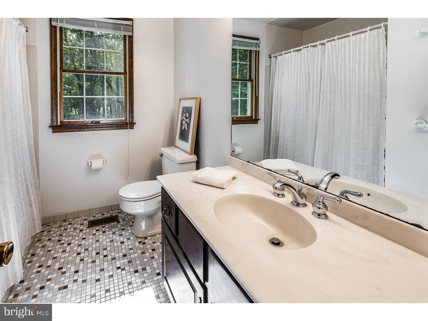 8 Strafford Circle Road Medford, NJ 08055 - Photo 20 of 25 Bathroom
