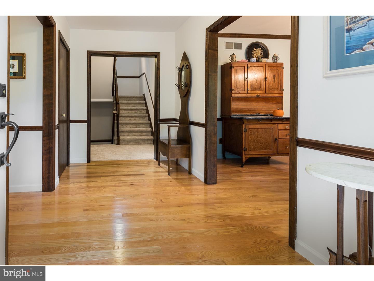 8 Strafford Circle Road Medford, NJ 08055 - Photo 4 of 25 Foyer