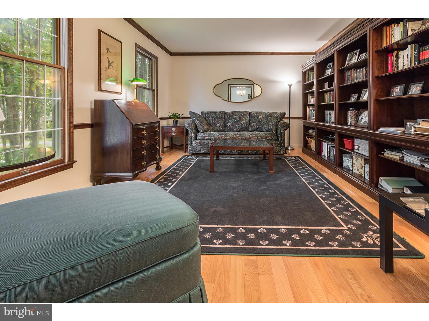 8 Strafford Circle Road Medford, NJ 08055 - Photo 6 of 25 Living Room