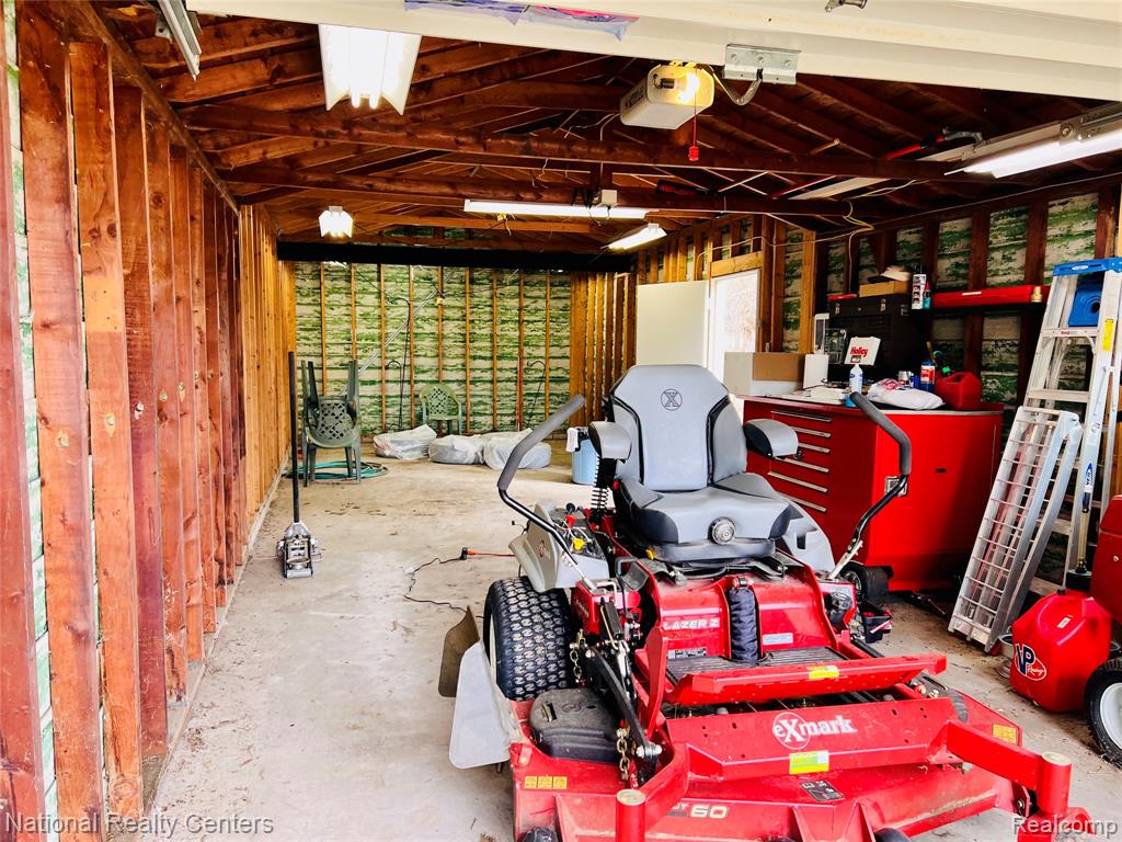 1900 North Hughes Road Howell, MI 48843 - Photo 10 of 50 Gallery Image 10