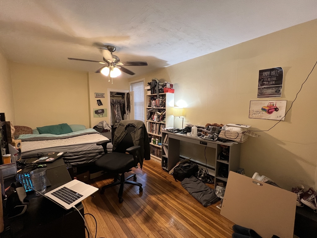 41 Cross Street Somerville, MA 02145 - Photo 27 of 42 a workspace with furniture