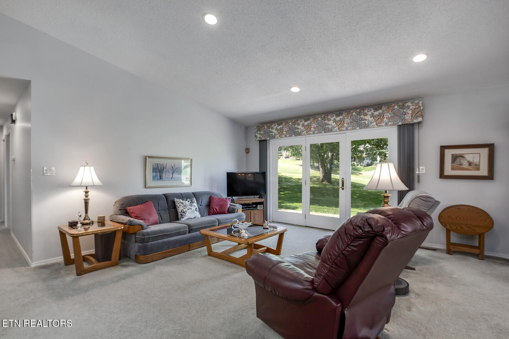 212 Tooweka Lane Loudon, TN 37774 - Photo 12 of 55 12_212 Tooweka Lane_Living06