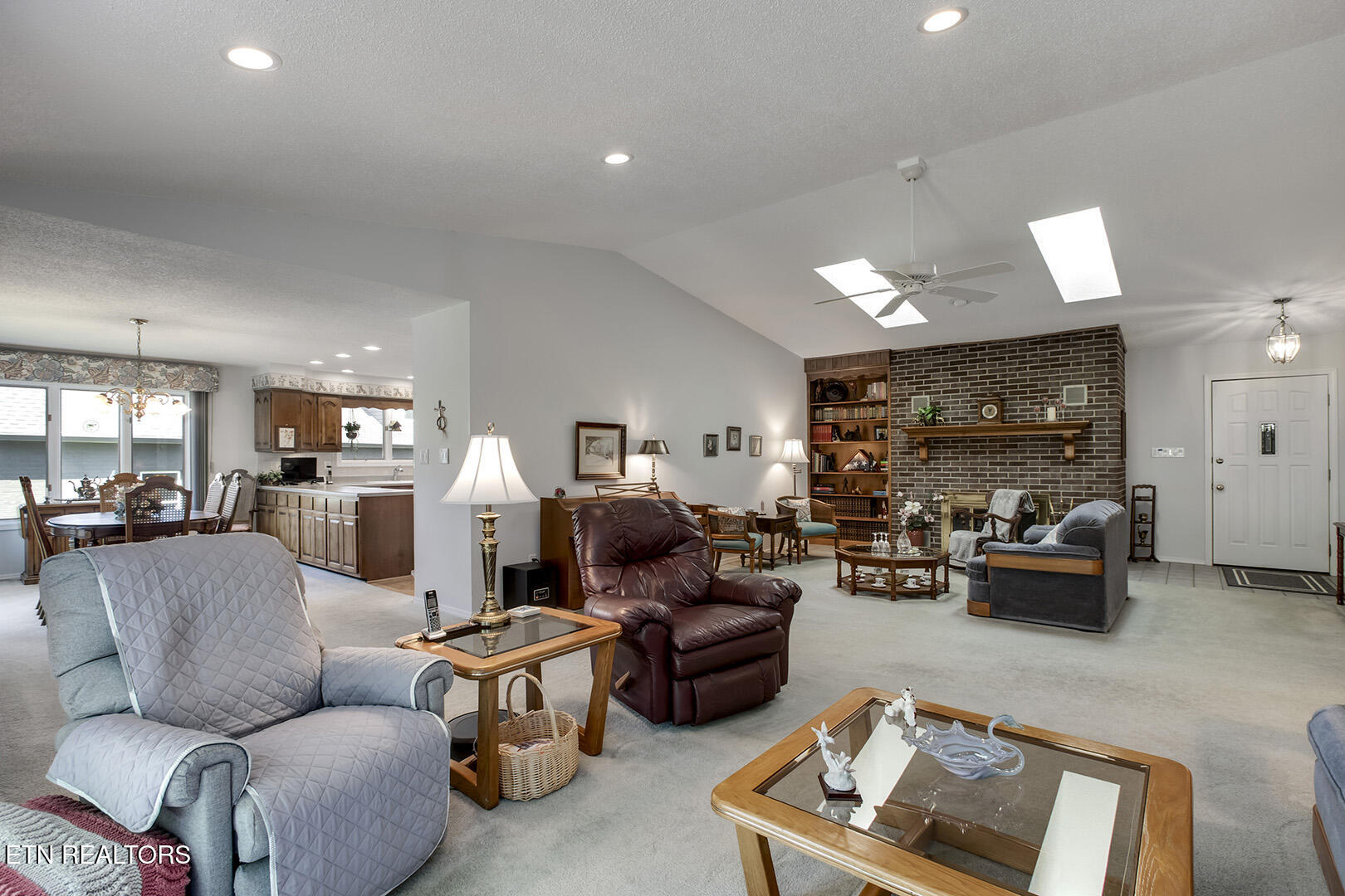 212 Tooweka Lane Loudon, TN 37774 - Photo 14 of 55 14_212 Tooweka Lane_Living07