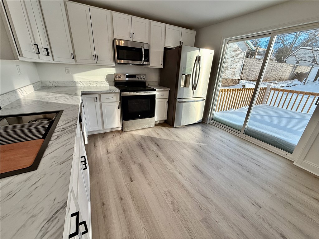 73 West Main Street Le Roy, NY 14482 - Photo 14 of 31