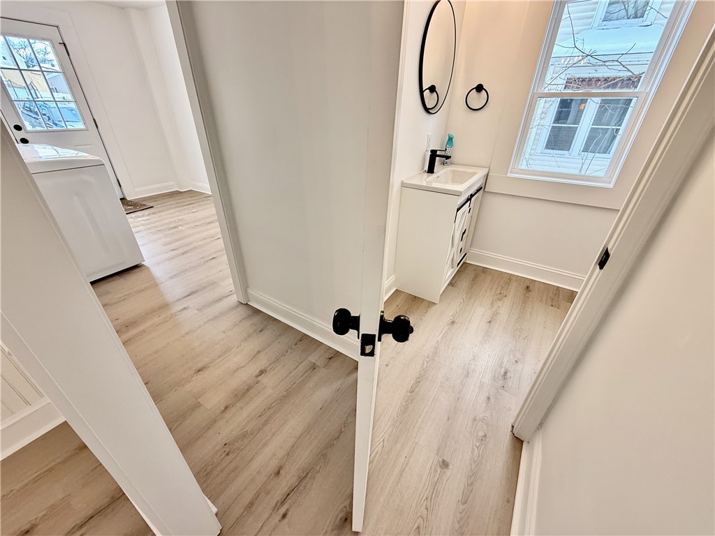 73 West Main Street Le Roy, NY 14482 - Photo 8 of 31