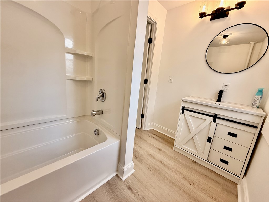 73 West Main Street Le Roy, NY 14482 - Photo 9 of 31