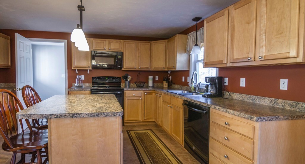 77 Irish Lane Rutland, MA 01543 - Photo 3 of 28
