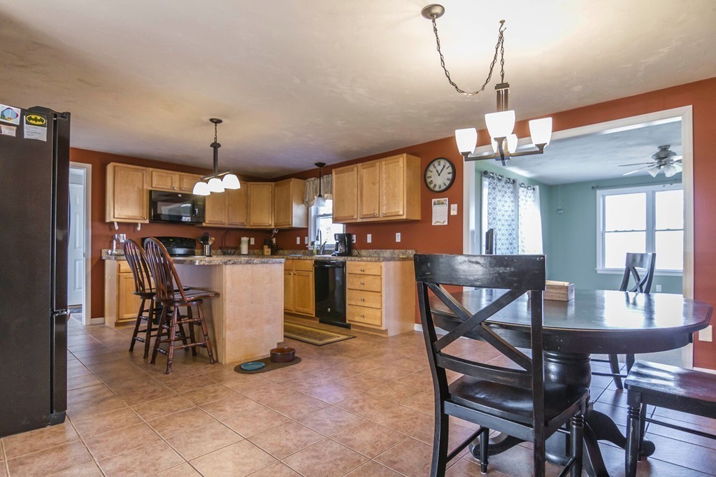 77 Irish Lane Rutland, MA 01543 - Photo 5 of 28